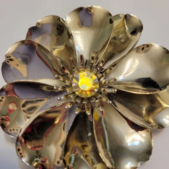 Vintage Flower Brooch - Picture 2 of 6